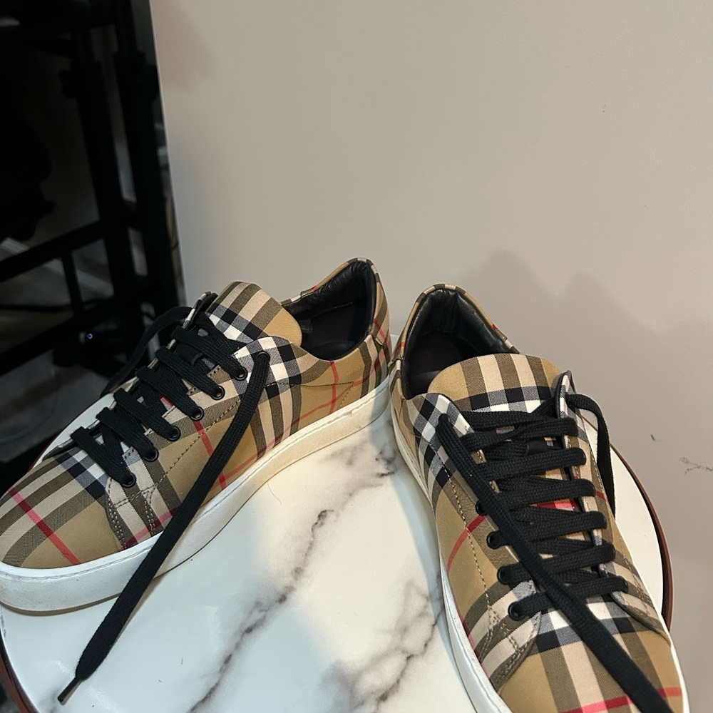 Burberry Sneakers size 39 1/2 women - Picture 7 of 7